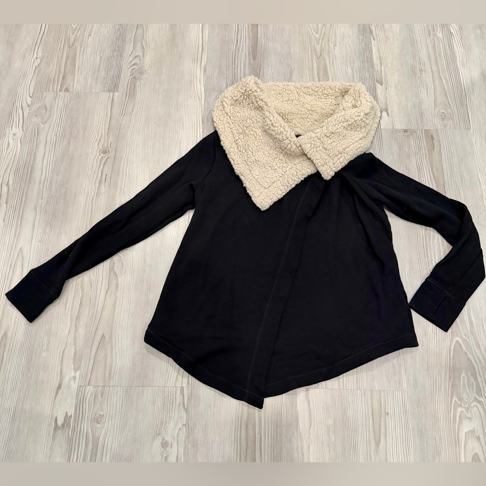 Z by Zella Woman’s wrap sweater. Black with faux Sherpa collar  size Small. GUC